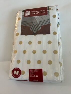 Carolina Christmas TableCloth  SZ 60x84 with 8 napkins White and Gold